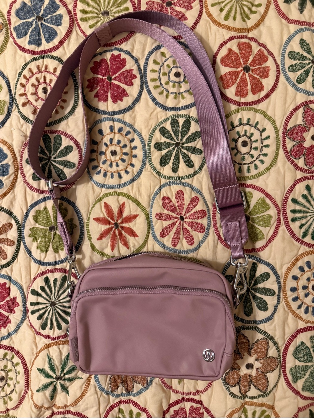 Lululemon Everywhere Crossbody 2L Metal Hardware